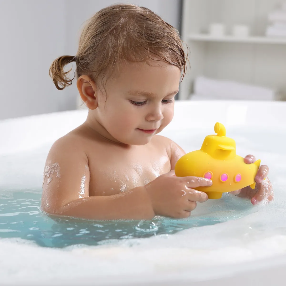 Toys + Play>Genuine Fred TUB SUB | A glowing bath & pool toy